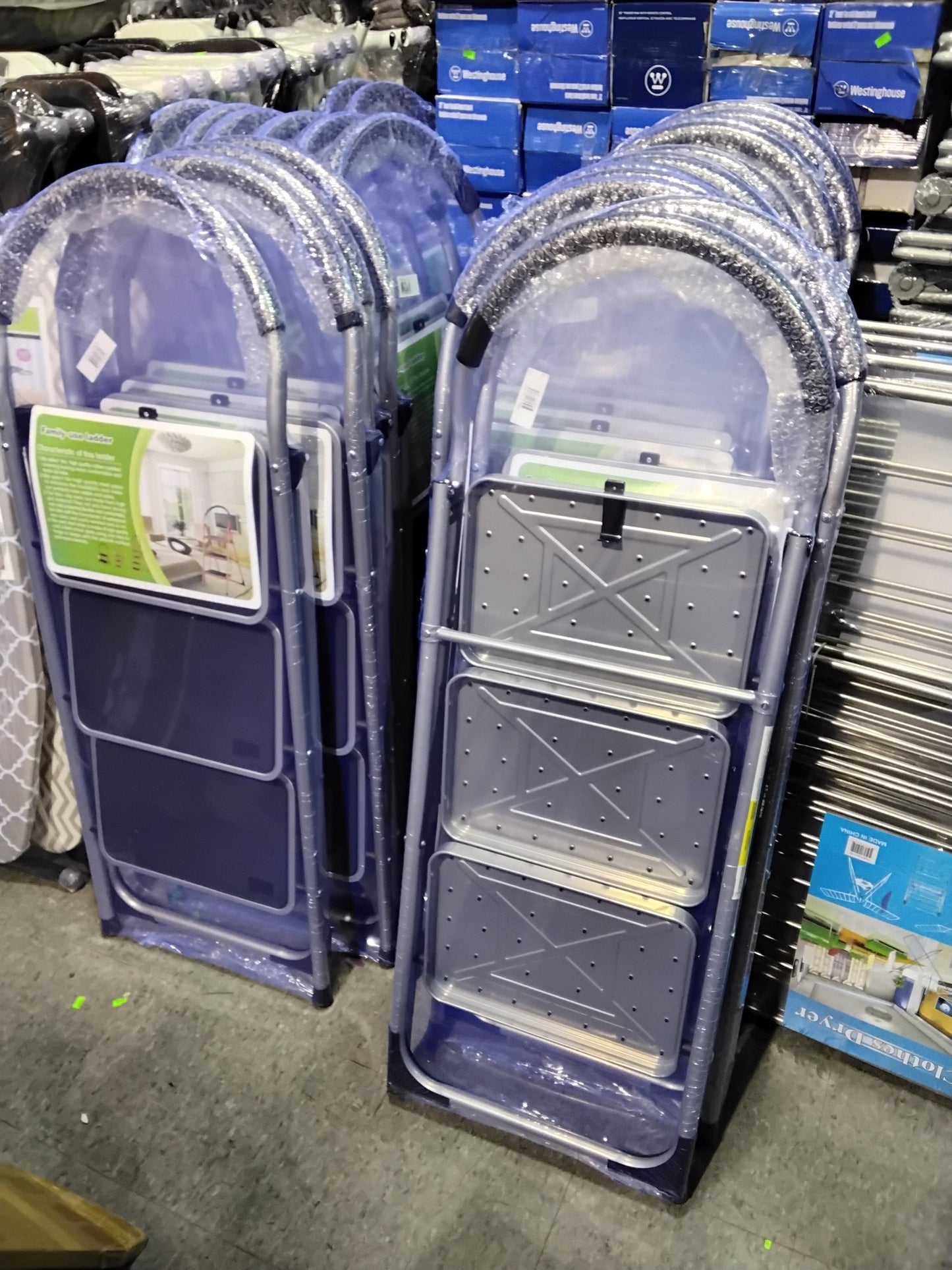 Family Use Ladder – Available in 2, 3, or 4 Steps! 👨‍👩‍👧‍👦