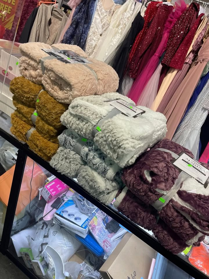 Super Soft Faux Fur Sherpa Throw Blankets