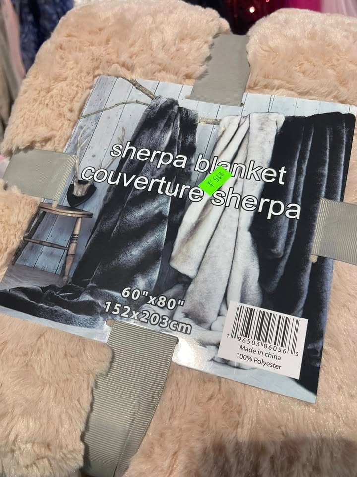 Super Soft Faux Fur Sherpa Throw Blankets