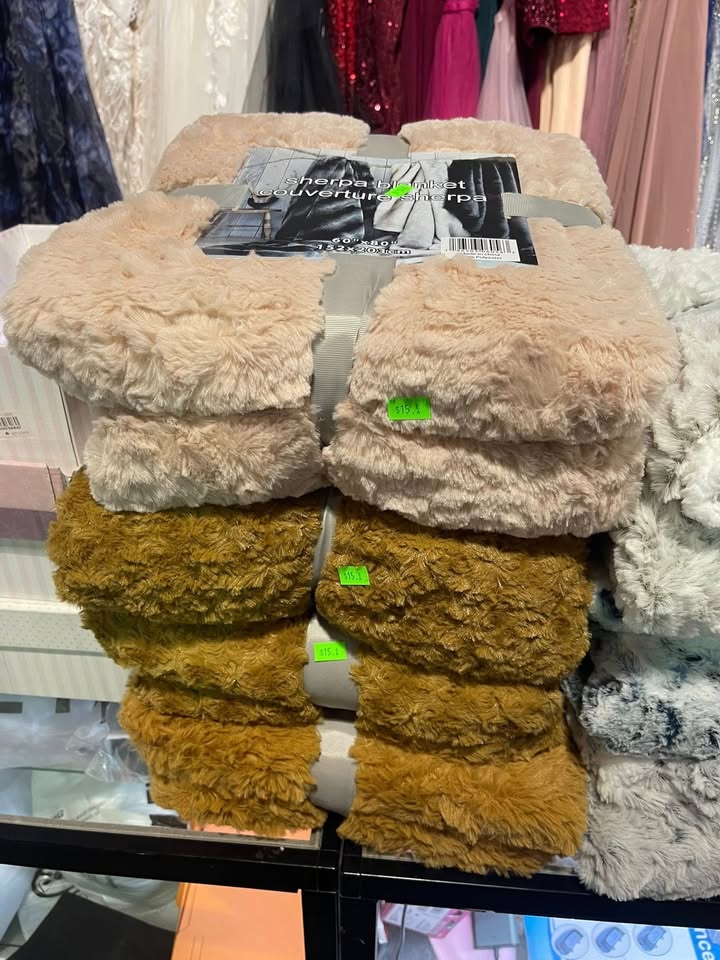 Super Soft Faux Fur Sherpa Throw Blankets