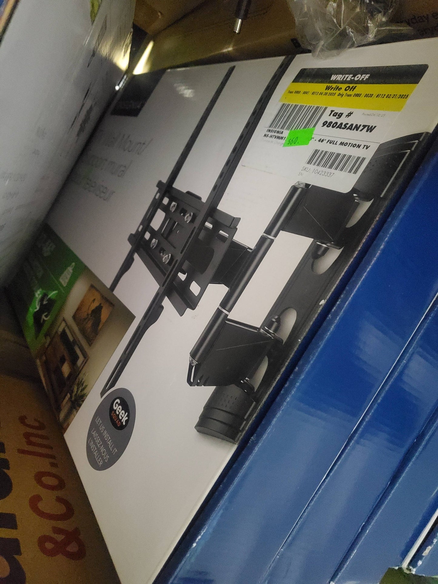 Insignia Full Motion TV Wall Mount – 33" to 46"