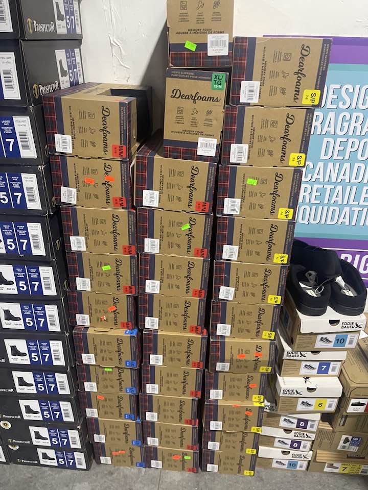 Dearfoams Men’s Black Memory Foam Slippers