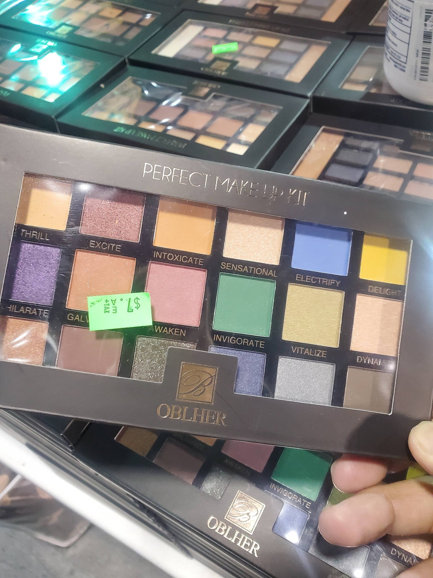OBLHER B – 18‑Color Professional Eyeshadow Palette (19.8g)