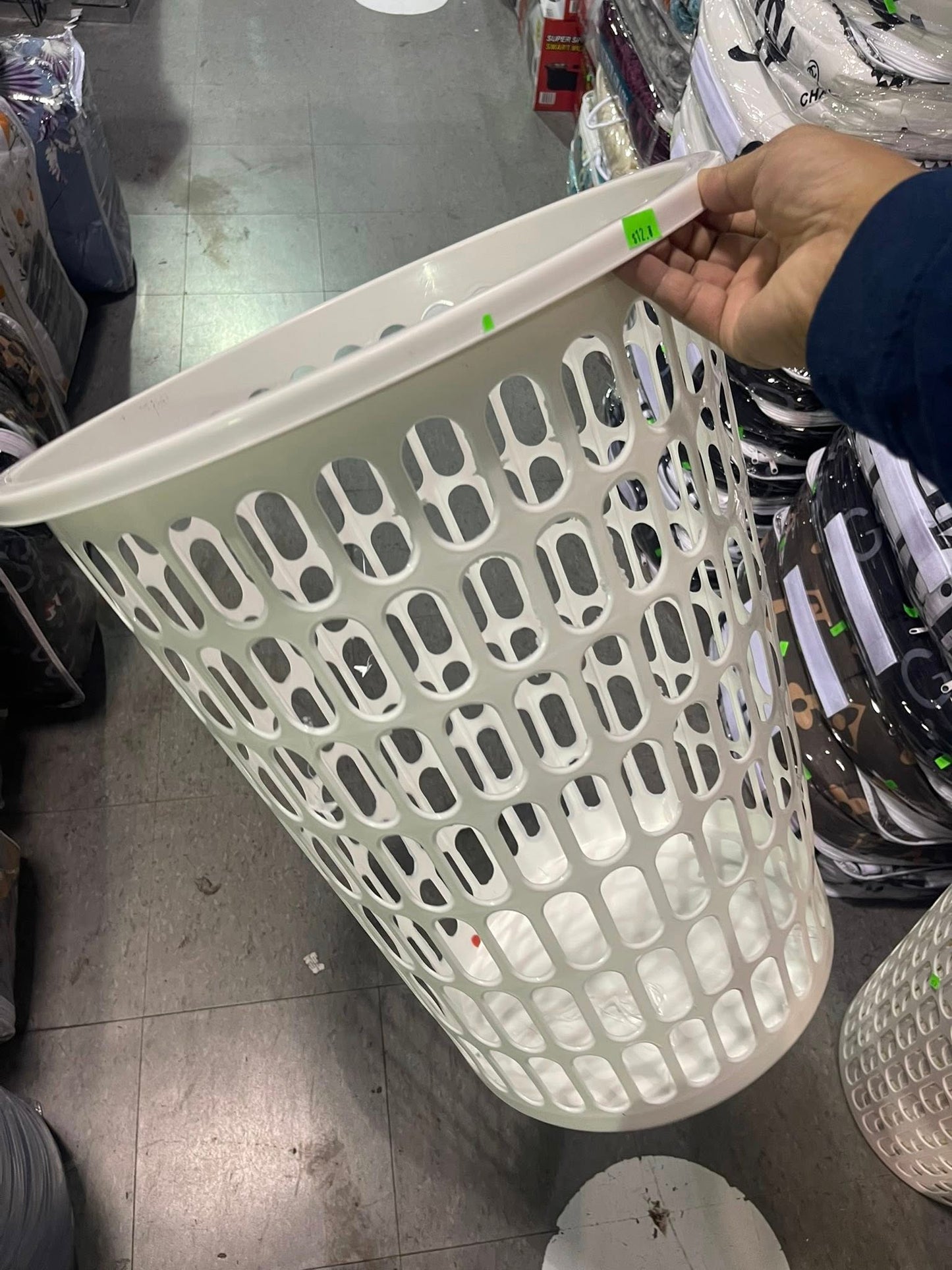 Homeware Polypropylene Laundry Basket with Lid, White, 43.5 x 61 cm, 55 Litre Capacity