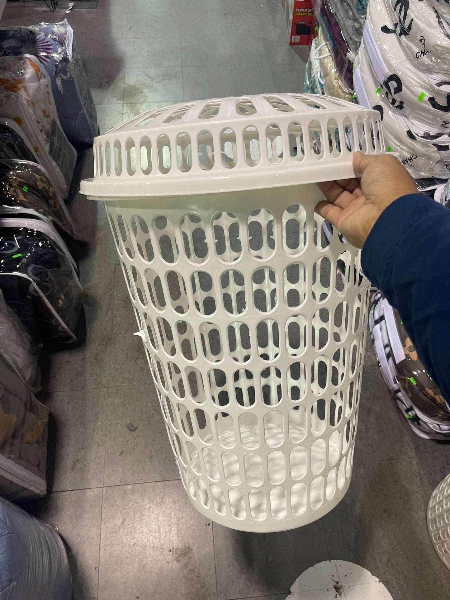 Homeware Polypropylene Laundry Basket with Lid, White, 43.5 x 61 cm, 55 Litre Capacity