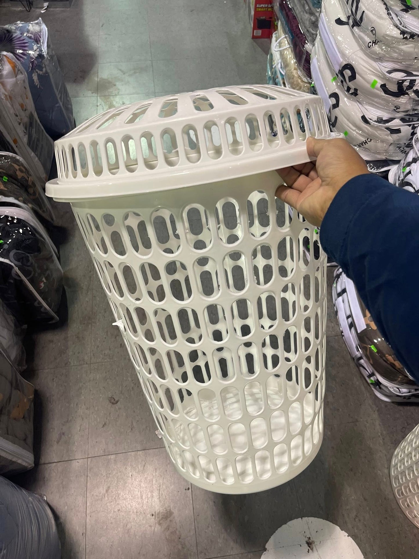 Homeware Polypropylene Laundry Basket with Lid, White, 43.5 x 61 cm, 55 Litre Capacity