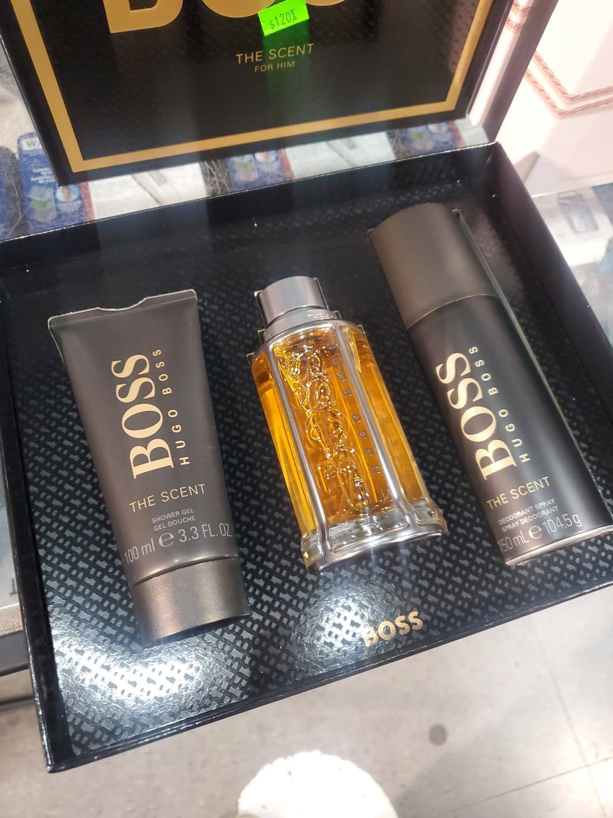 🖤🔥 BOSS Men’s 3‑Piece Gift Set – BOSS The Scent (Festive Edition)