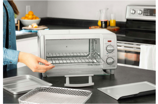 Black & Decker 4‑Slice Air Fry Toaster Oven – 1.3 Cu. Ft / 36.9L – Stainless Steel