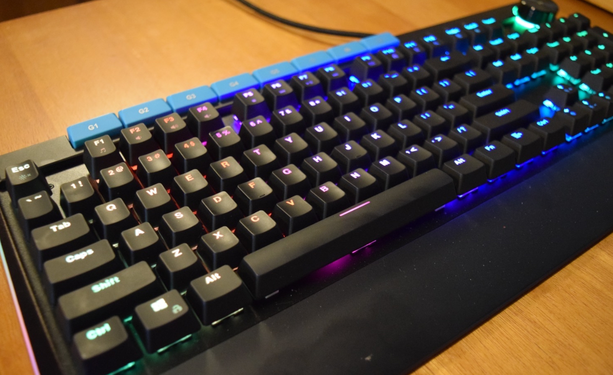 AUKEY KMG17 Mechanical Keyboard – Blue Switches (104‑Key) with Volume Control